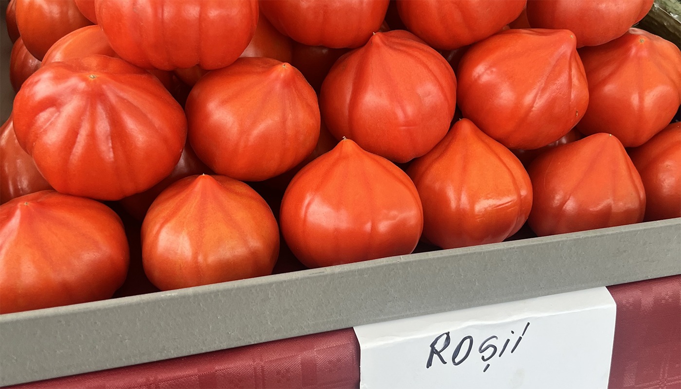 Roșiile bat carnea-n Piața Obor! Cât costă, cu patru zile înainte de Paște?