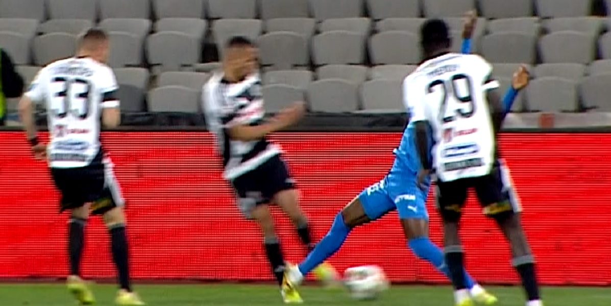 Monday Etim, KO după 20 de minute la U Cluj – Craiova: Mikanovic urlă de durere