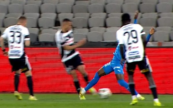 Monday Etim, KO după 20 de minute la U Cluj – Craiova: Mikanovic urlă de durere