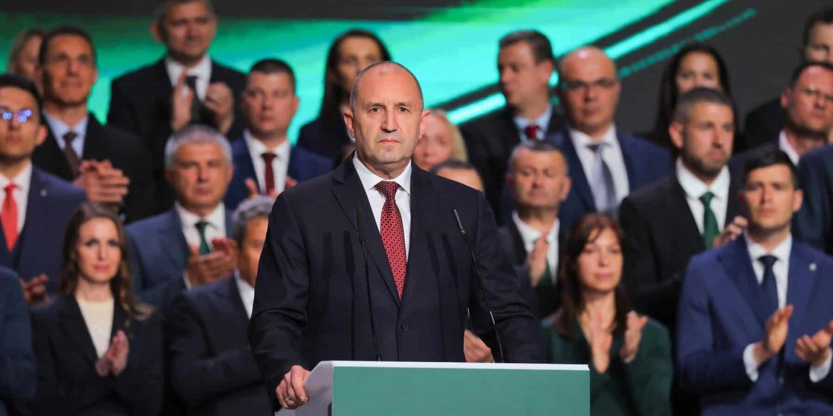 Radev, favorit în Bulgaria: Fostul președinte și partidul său, pe val în alegeri