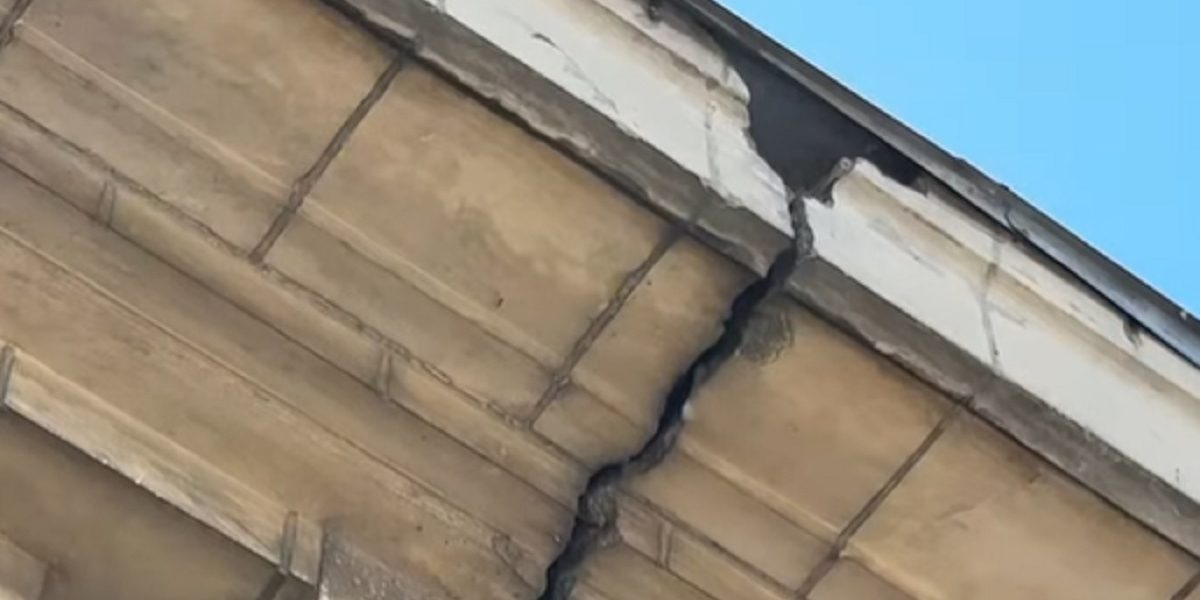 Sala Sporturilor, pericol pentru fani: Inundații și crăpături majore