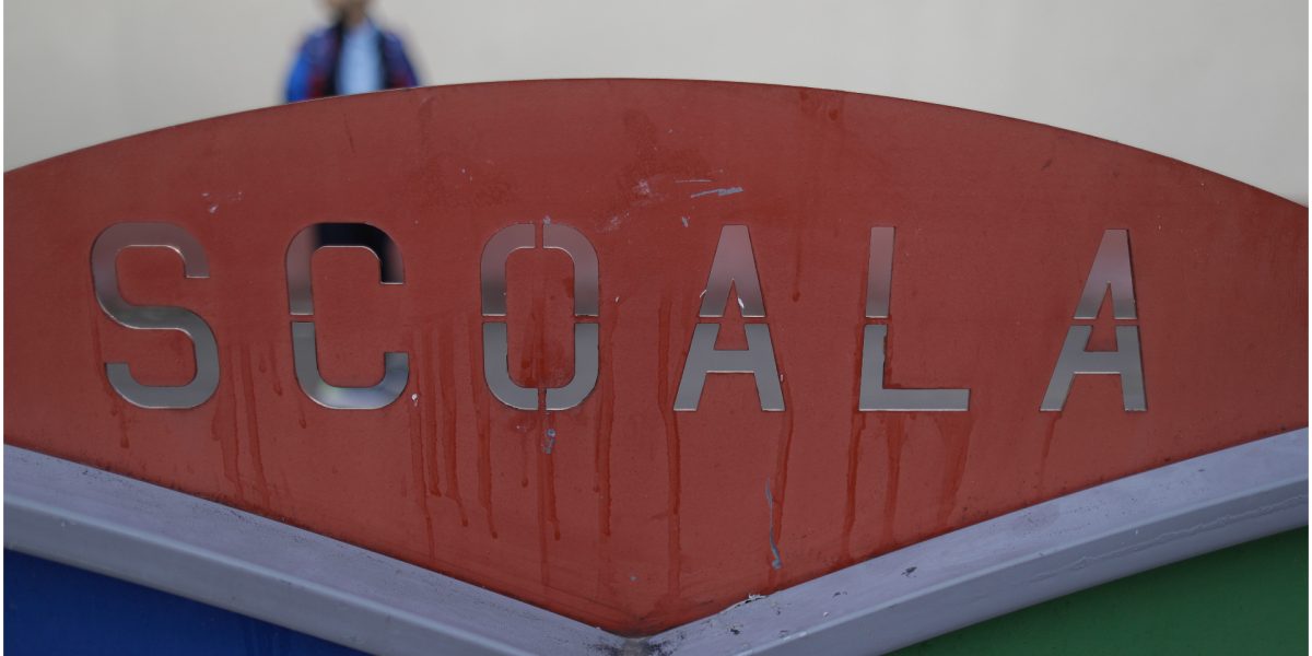 Profesorul din Gorj, acuzat de abuz sexual, încasează salariul de un an!