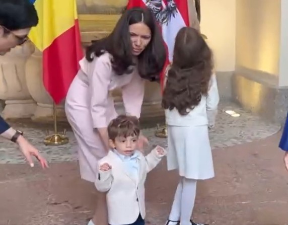 Nicuşor Dan, despre tv acasă: Copiii au interzis, filme doar pe calculator