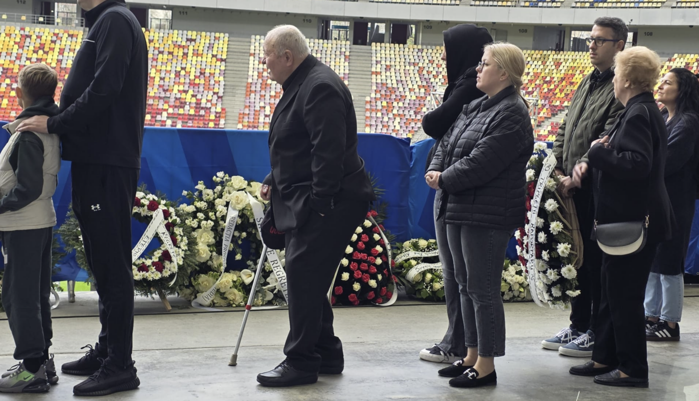 Bătrânul cu baston la Lucescu: Cine e omul venit să-l susțină pe fostul selecționer?