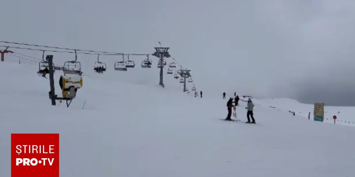 Pârtii deschise de Paște la 2000! Zăpadă „impecabilă” pentru schiori