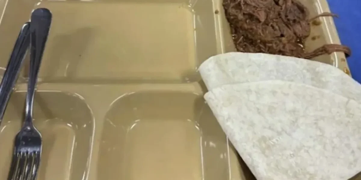 Imagini ȘOC cu tăvile GOALE ale MARINEI SUA: Iranul râde de Trump