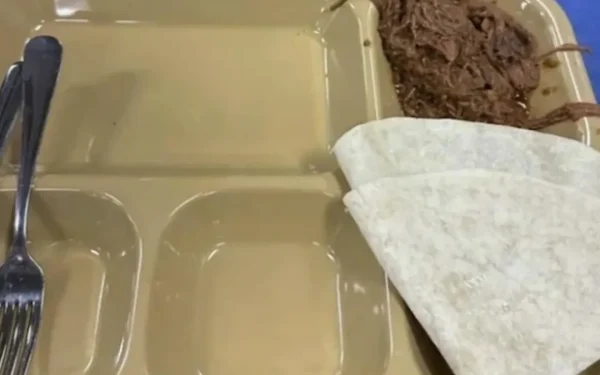 Imagini ȘOC cu tăvile GOALE ale MARINEI SUA: Iranul râde de Trump