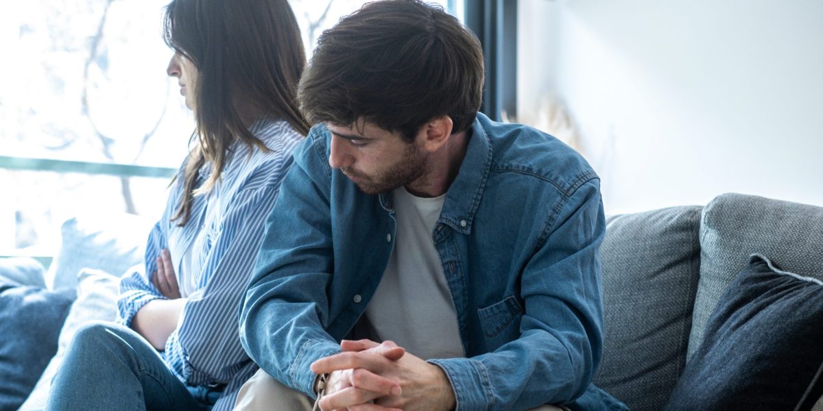 Semne clare că relația ta se duce: Trei indicii fatale