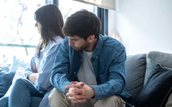 Semne clare că relația ta se duce: Trei indicii fatale