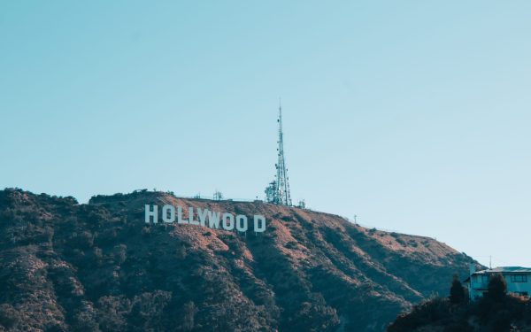 Vedete de la Hollywood, revoltă totală: 1000 de staruri blochează „afacerea secolului”