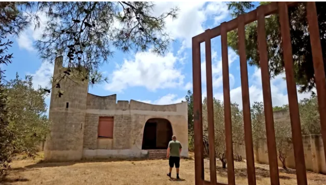 Britanic, afacere ca-n Sicilia: Vilă la preț de mașină