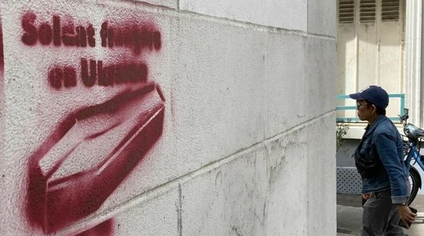 Moldoveni, amendați la PARIS pentru sicriele „pro-Ucraina”, dar achitați