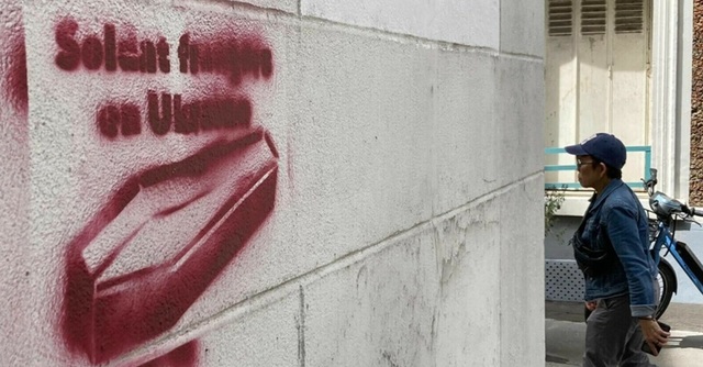 Moldoveni, amendați la PARIS pentru sicriele „pro-Ucraina”, dar achitați