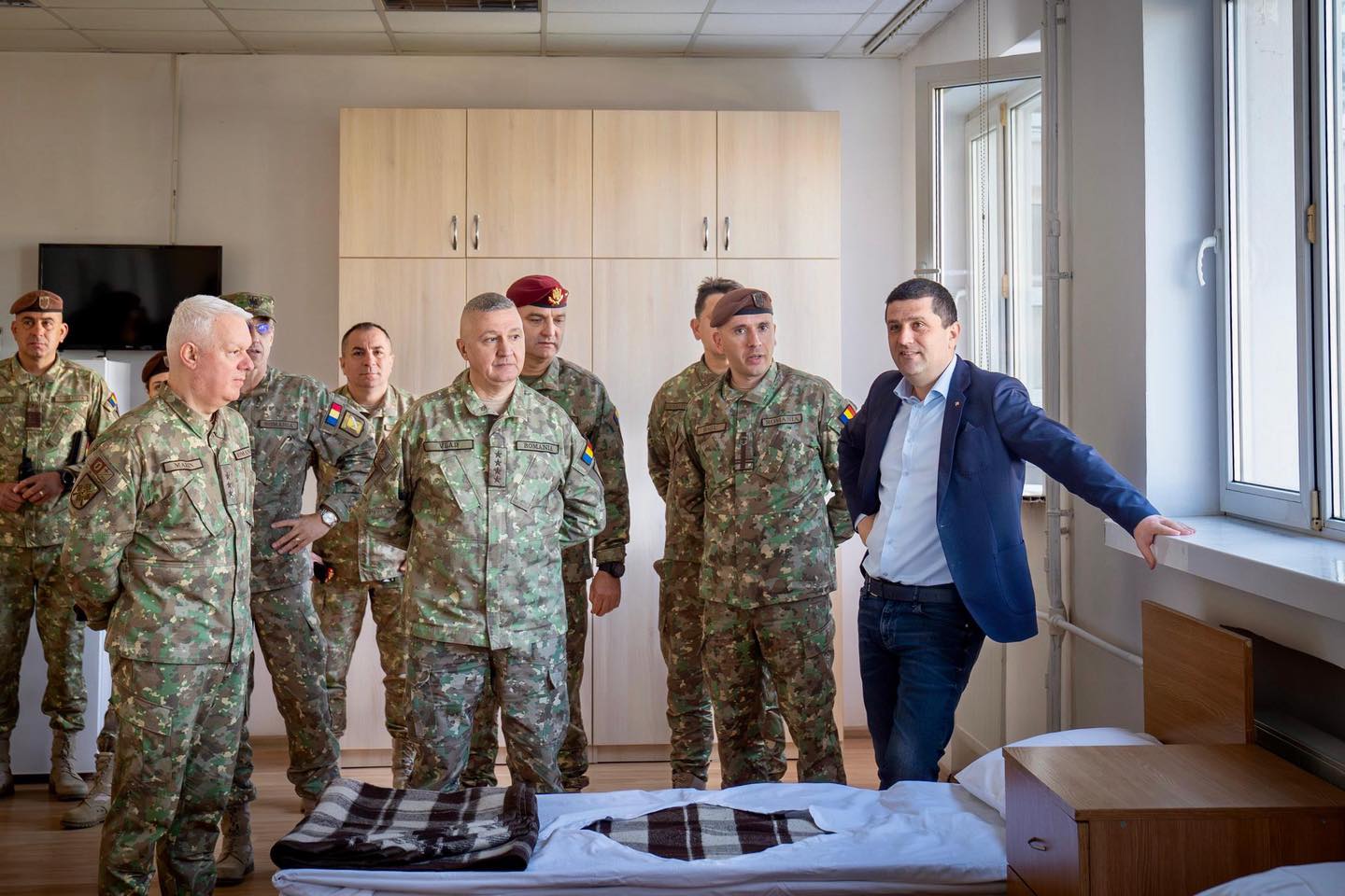 Ministrul Apărării Naționale a vizitat Batalionul 265 Poliție Militară în contextul programului SGVT Ministrul Apărării Naționale, Radu Miruță, a efectuat marți o vizită la Batalionul 265 Poliție Militară, una dintre unitățile militare unde va fi desfășurat procesul de instruire pentru soldații și gradații voluntari în termen (SGVT)