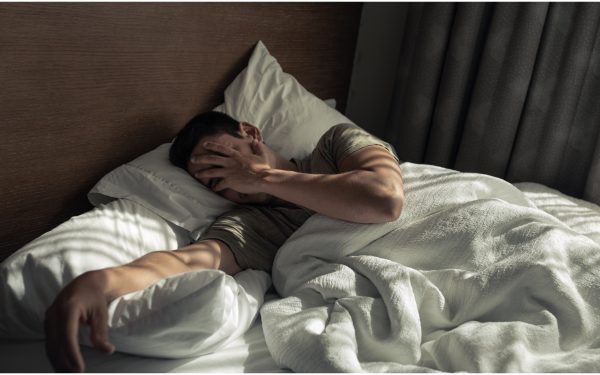 Românii, cu ochii-n lacrimi: Grijile economice le dau nopți albe