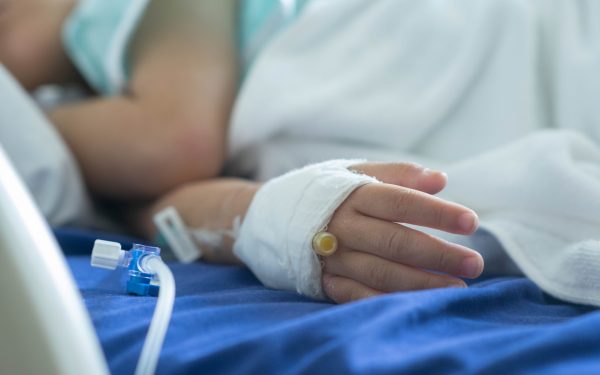 Seringi refolosite în spital: Sute de copii infectați cu HIV