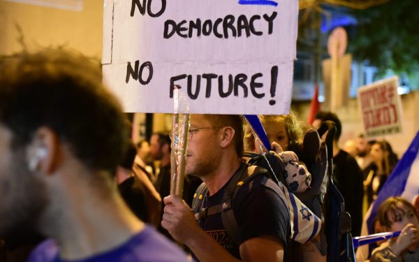 Care e soarta democrației? Sondaj îngrijorător: România, sub lupa lumii