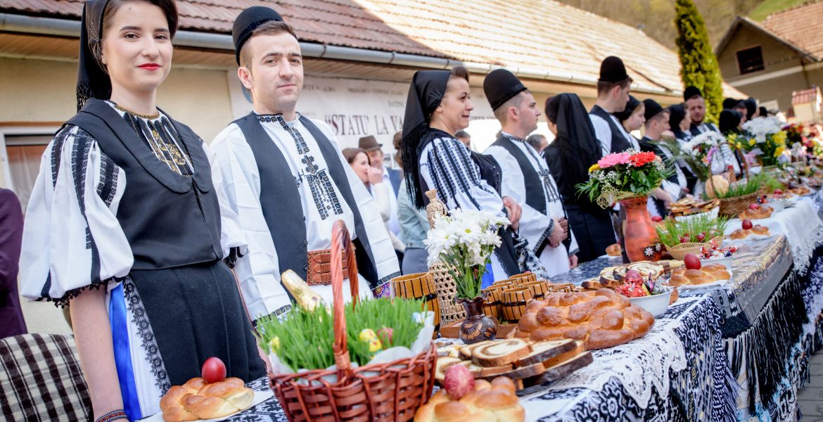 Statu la vase: Tradiția uitată, revigorată de tinerii căsătoriți