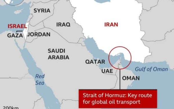 Iranul închide Strâmtoarea Ormuz: Nave atacate și mesaj sfidător al liderului de la Teheran