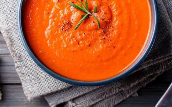 Supă cremoasă cu brânză Feta la cuptor: Rețeta rapidă și delicioasă