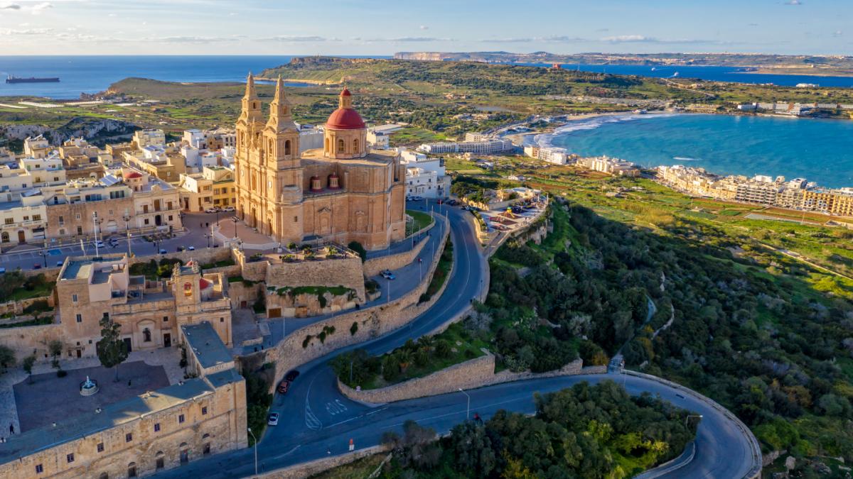 Într-o Europă confruntată cu prețuri ridicate la carburanți, o țară se remarcă prin costurile reduse la pompă