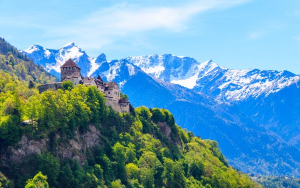 Țara NEVIZITATĂ din Europa: Peisaje și castele care te lasă fără cuvinte