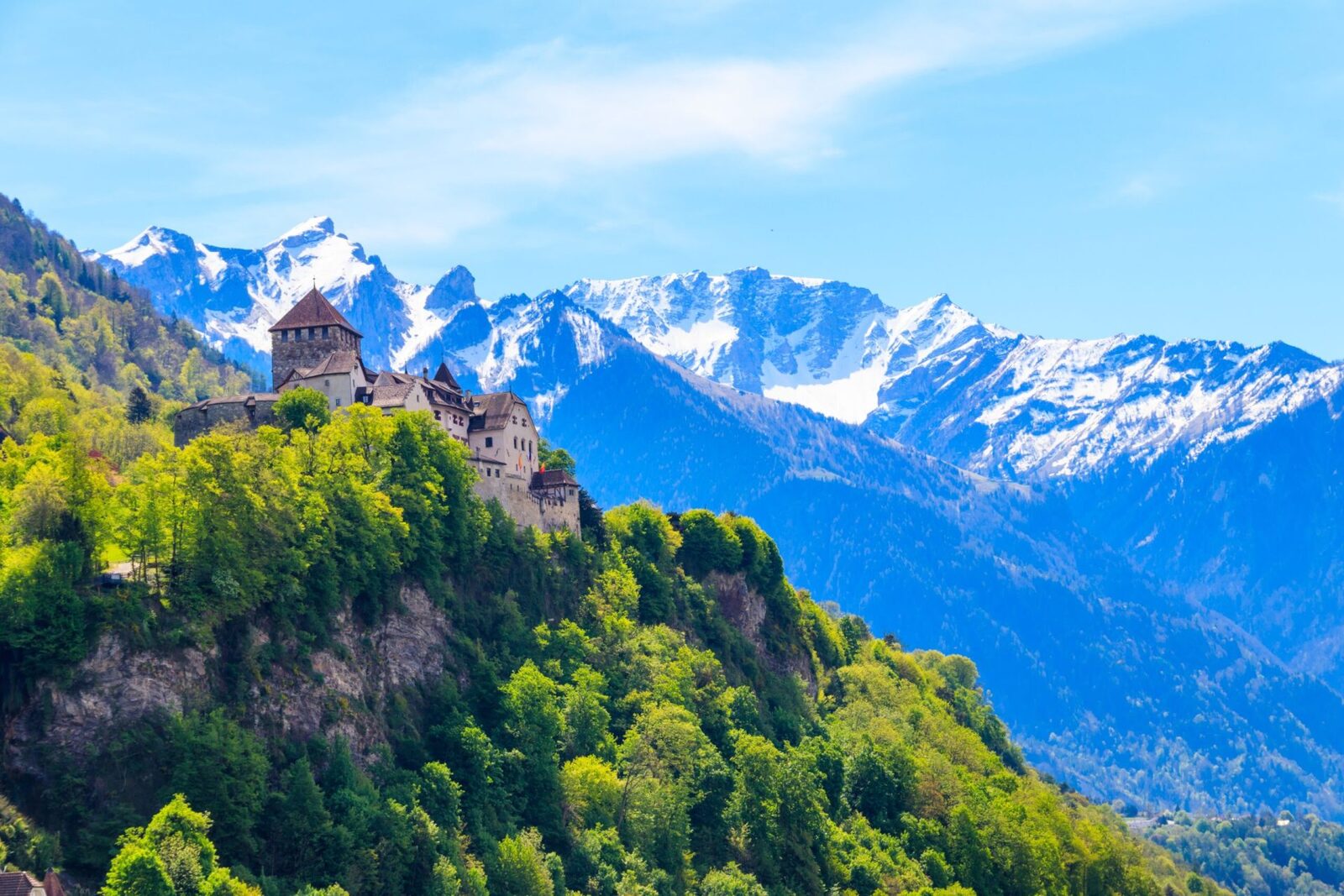Țara NEVIZITATĂ din Europa: Peisaje și castele care te lasă fără cuvinte