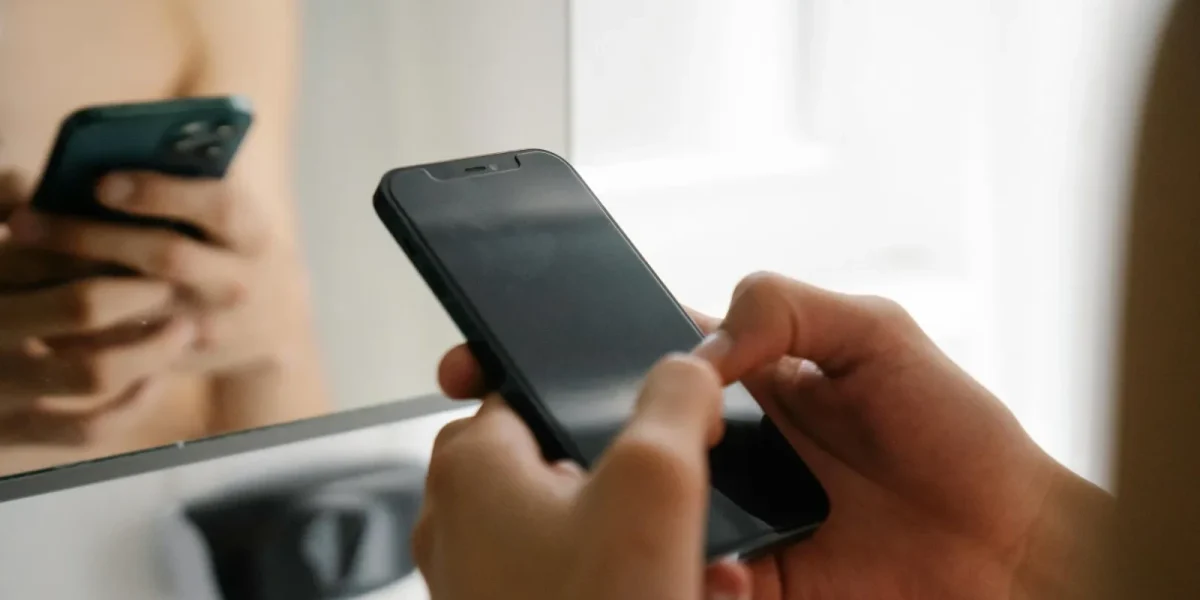 Telefonul și creierul: Relaxarea digitală e o iluzie, arată știința