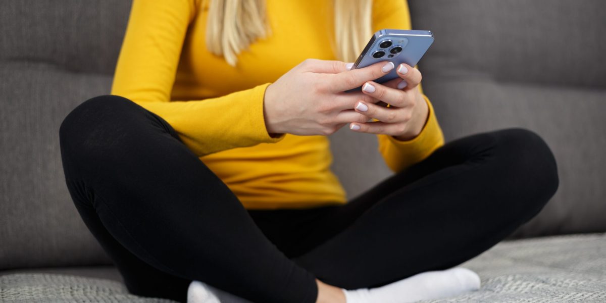 Telefonul mobil, un dispozitiv indispensabil în viața de zi cu zi, reprezintă o țintă predilectă pentru infractorii cibernetici, din cauza informațiilor sensibile pe care le stochează