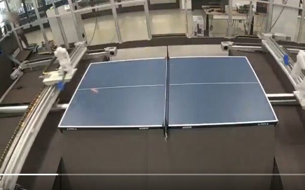 Robotul care umilește chiar și jucătorii de tenis de masă experimentați