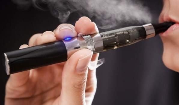 Țigările electronice, pericol ascuns: Metale toxice ajung în plămâni