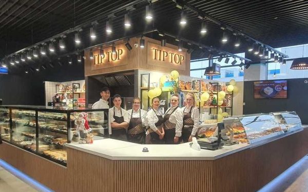 FOTO Emblematică cofetărie din București, Tip Top, se redeschide după un deceniu