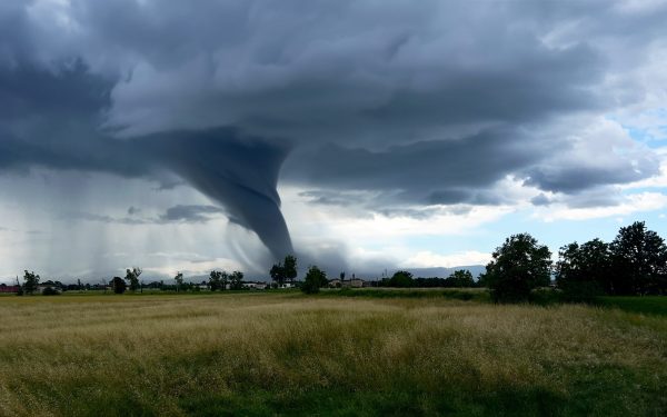 Vremea se înrăutățește: Sezonul furtunilor de vară bate la ușă!