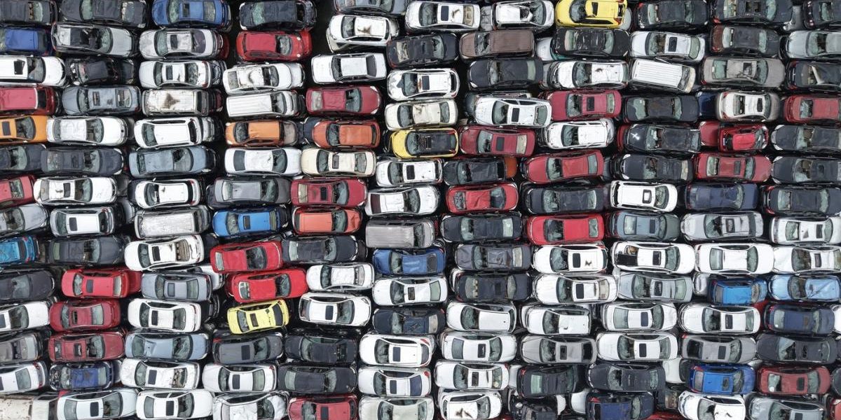 China uimește: Cimitirul uriaș de mașini abandonate, văzut de sus – imagini șocante