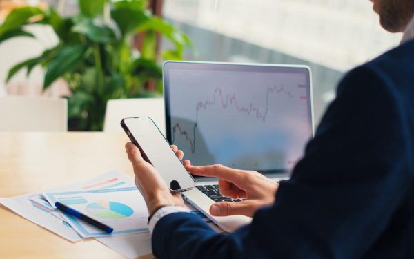 Transgaz scoate la licitație telefonie mobilă: 2,32 milioane de lei pentru un furnizor