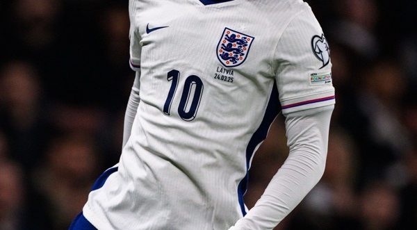 Contrabandă cu tricouri false: 4.400 de piese înainte de Mondialul din 2026