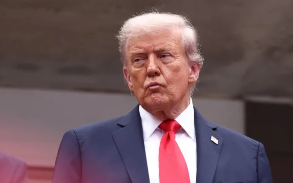 Trump, descris de apropiați: Audiențe ratate, ieșiri nervoase și improvizații