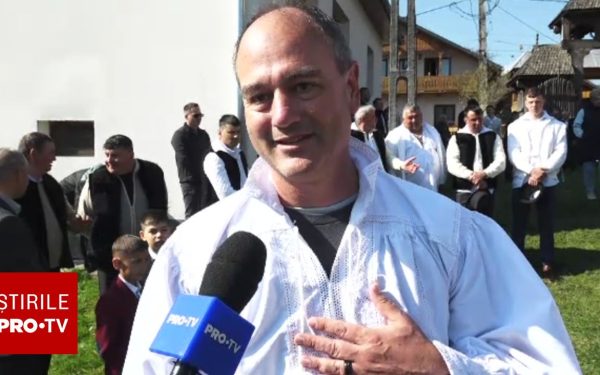 Americanul îndrăgostit de România: Emoții la slujba de Paște din Breb