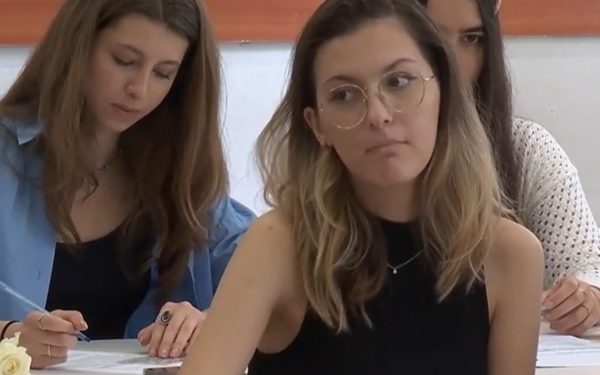 Ultimul efort: Elevii de-a VIII-a și a XII-a, în febra examenelor grele