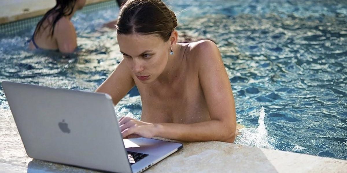 O fostă fotomodel care a pozat nud a fost demisă din funcția de consul onorific al Ucrainei în Republica Dominicană, după doar două săptămâni de la numire