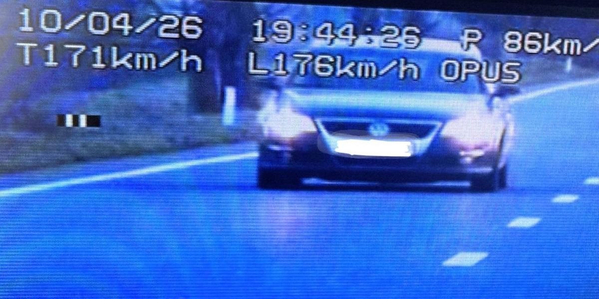 Șoferiță, prinsă cu 176 km/h pe DN 38: „Ardeau cozonacii în cuptor”