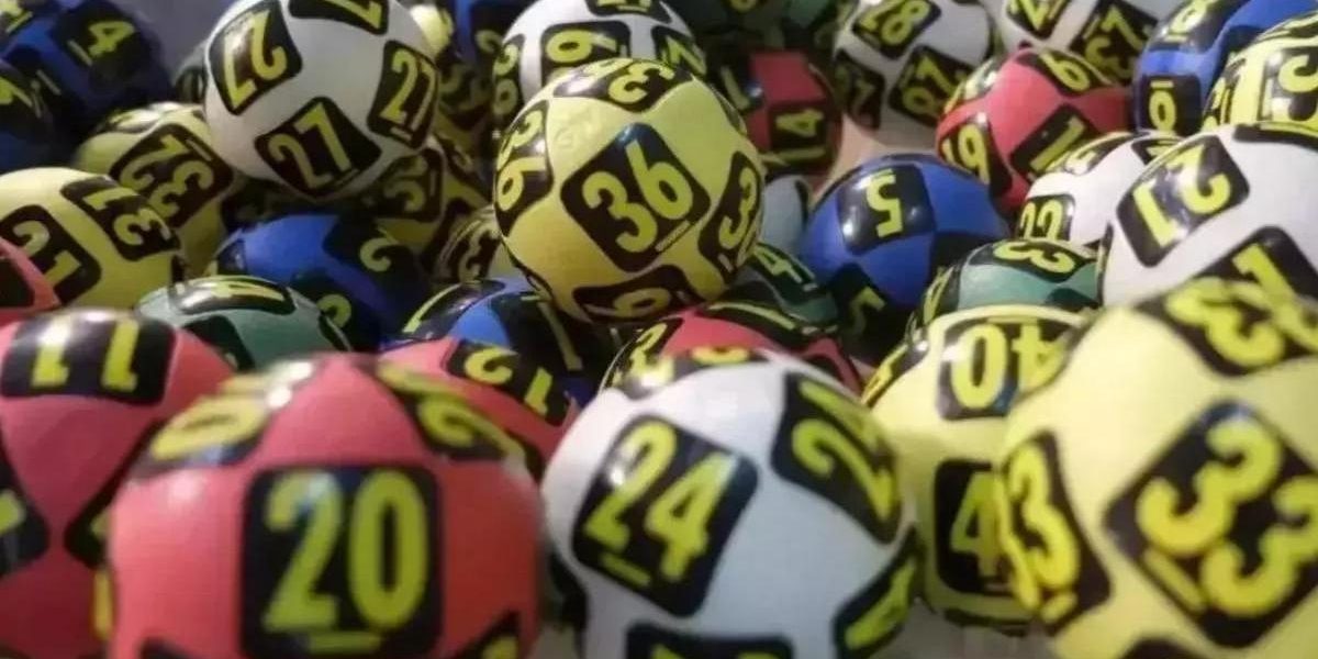LOTO 6/49: Numerele norocoase extrase sâmbătă la tragerile speciale
