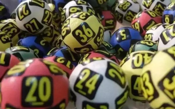 LOTO 6/49: Numerele norocoase extrase sâmbătă la tragerile speciale