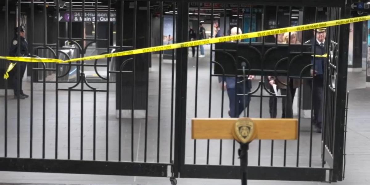 Bărbat Împușcat Mortal la Metroul din New York, După Atacul cu Cuțit