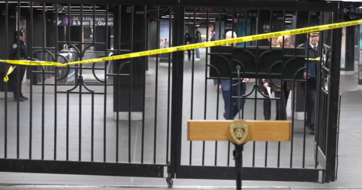 Bărbat Împușcat Mortal la Metroul din New York, După Atacul cu Cuțit