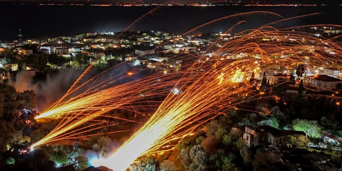 Biserici „rivale” din Grecia, război cu rachete în noaptea de Paște