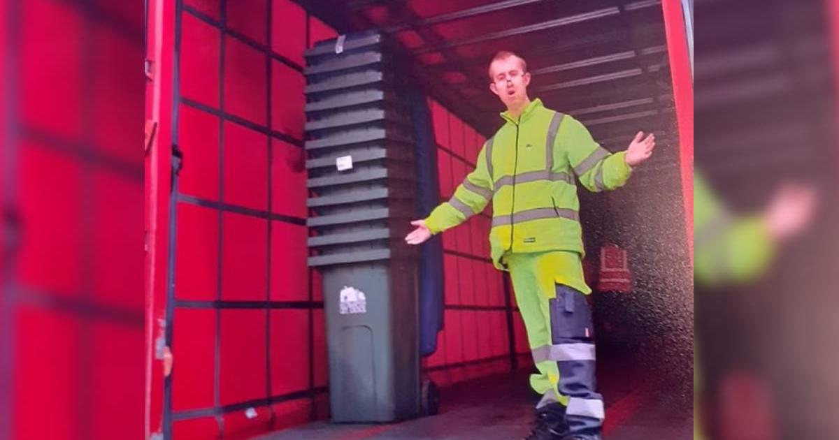 A vrut să fie gunoier, dar a fost refuzat de 3 ori după muncă gratis!