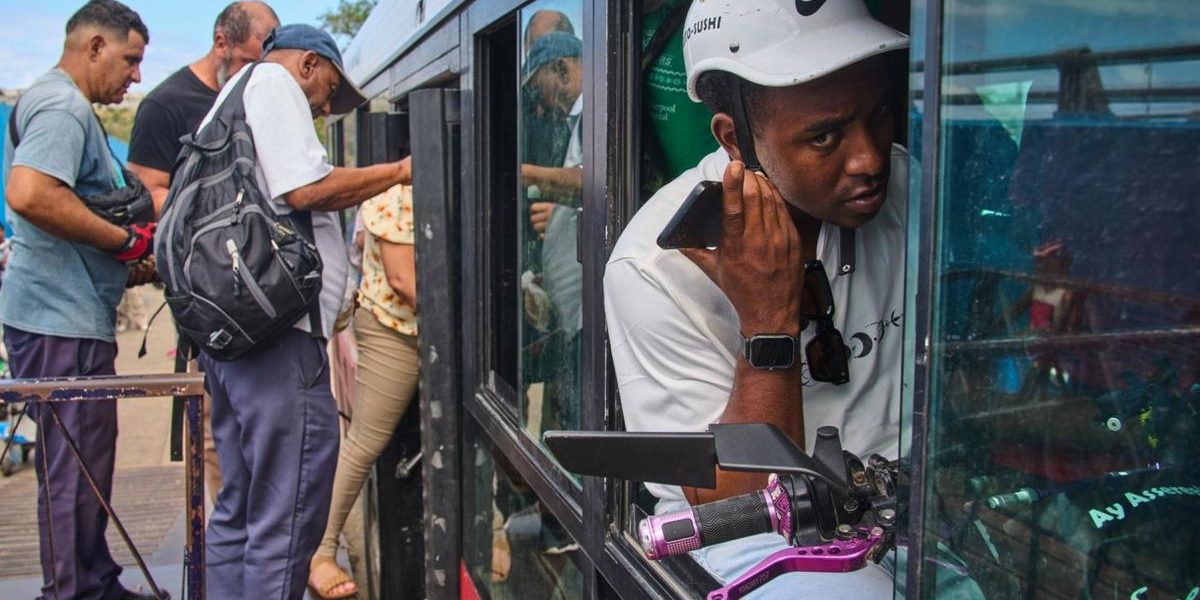Ciclobus în Havana: Criza din Cuba rezolvată cu autobuzul subacvatic