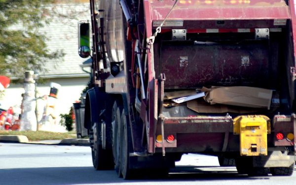 Bărbat din România, păgubit de 7.000€: A aruncat banii la gunoi și i-a recuperat!