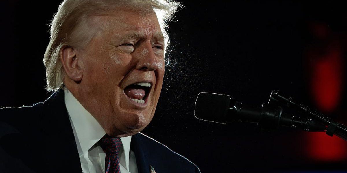 Fost director CIA, acuzații grave la adresa lui Donald Trump